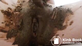 Filled pussy scat smear