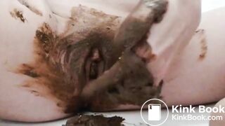 Filled pussy scat smear