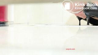 girl poop in toilet - video 15