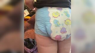 Messy diaper girl - video 4