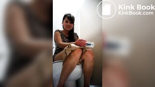 Thai Woman peeing - video 2