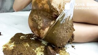 Beauty sits in her load