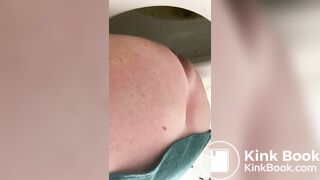 Blonde Girl pooping