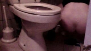 Girl pooping - video 167