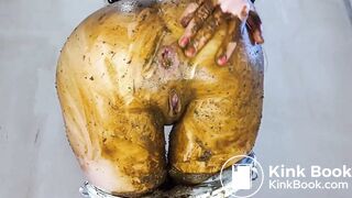 sexy Russian pooping and peeing - video 16