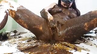 Massive Shit Smear and Pussy play