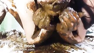 Massive Shit Smear and Pussy play
