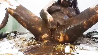 Massive Shit Smear and Pussy play