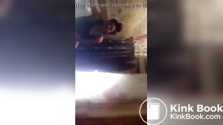 uma garota no penico