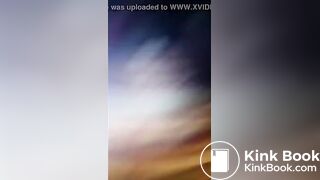 uma garota no penico