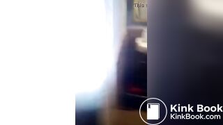 uma garota no penico