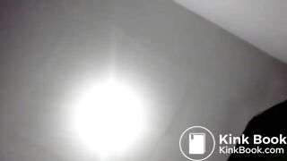 Cagando no anal moreninha