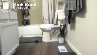 pretty chubby girl with a sexy big ass shitting