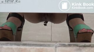 Chinese girl poop 4 (uncensored)