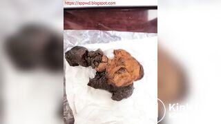 Slim chinese girl takes huge shit