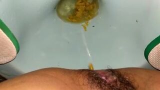 Indonesian girls pooping - video 2