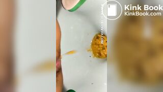 Indonesian girls pooping - video 2