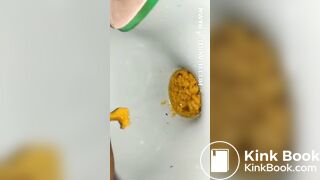 Indonesian girls pooping - video 2