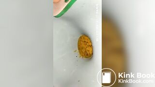 Indonesian girls pooping - video 2