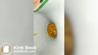 Indonesian girls pooping - video 2