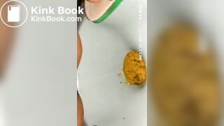 Indonesian girls pooping - video 2