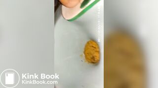 Indonesian girls pooping - video 2