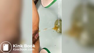 Indonesian girls pooping - video 2