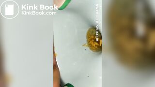 Indonesian girls pooping - video 2