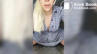 Masturbation d'un gode à la merde