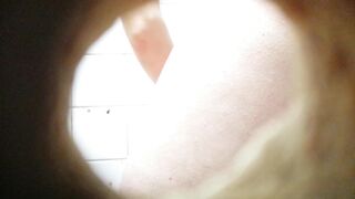 Women pooping - video 5