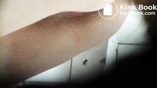 Women pooping - video 5