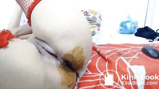 Nasty Old Girl Plays with Her Dirty Ass 2