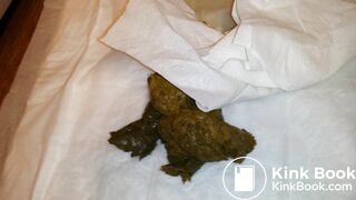 Ebony Pushing Out The Shit