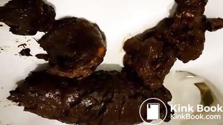 Blonde girl's big poop