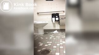 girl pooping on the toilet - video 22