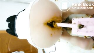 彼女は出す