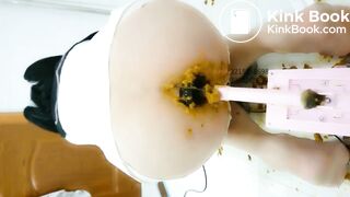 彼女は出す