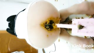 彼女は出す