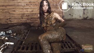 Aiyana loves submerging in cowshit - full scat bath