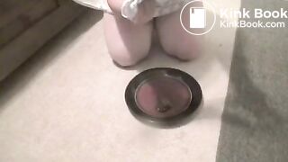 Chubby girl eat scat