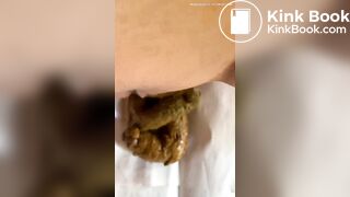 Hot girl pooping - video 8