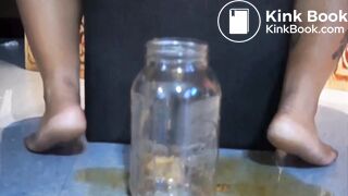 Thick ass ebony drops a soft log