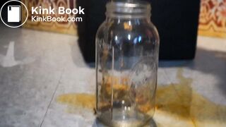 Thick ass ebony drops a soft log