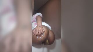 Ebony shit in bath