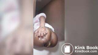 Ebony shit in bath
