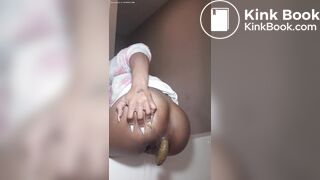 Ebony shit in bath