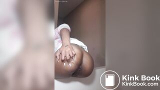 Ebony shit in bath