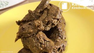 Shaved babe shits on yellow plate..