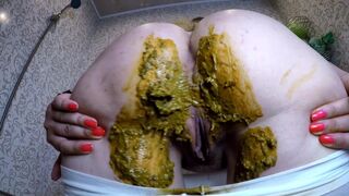 Diarrhea in her leggings