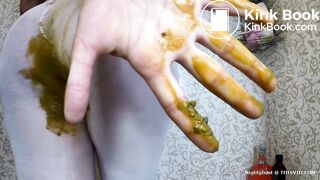 Diarrhea in her leggings